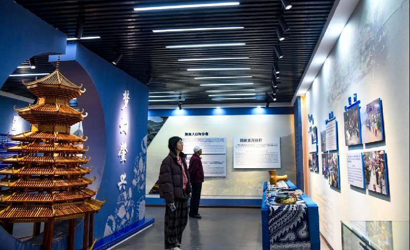 非遗展陈空间的光叙事体系重构 ——基于肇兴侗族非遗文化展陈空间的照明系统重构与创新实践