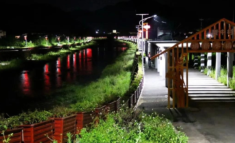 夜景亮化让福建龙岩新罗区雁石镇厦中村步栈道美出新高度