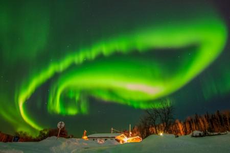 地球上最伟大的“灯光秀”——北极光神秘起源被证实