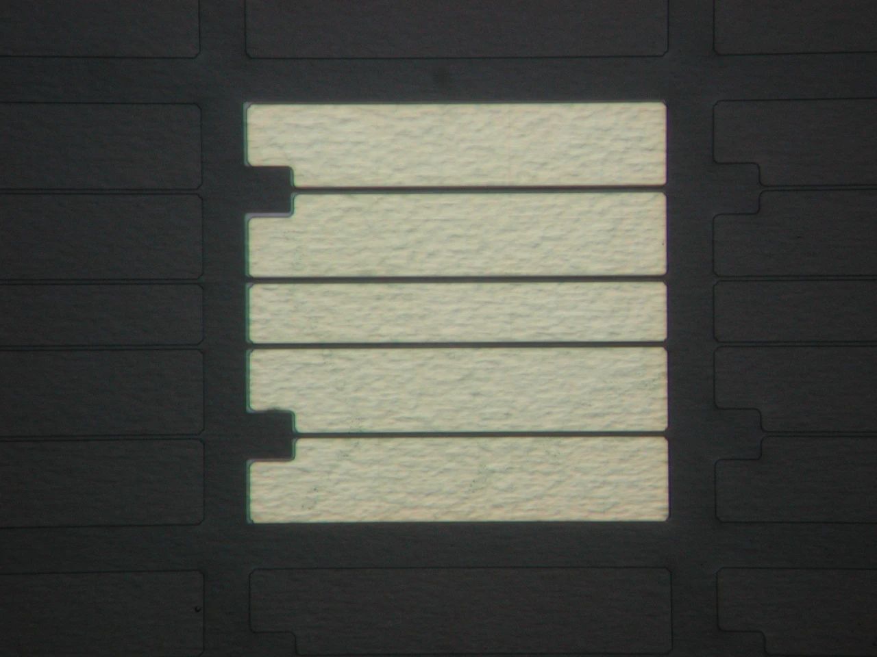 光子晶体UV LED.jpg