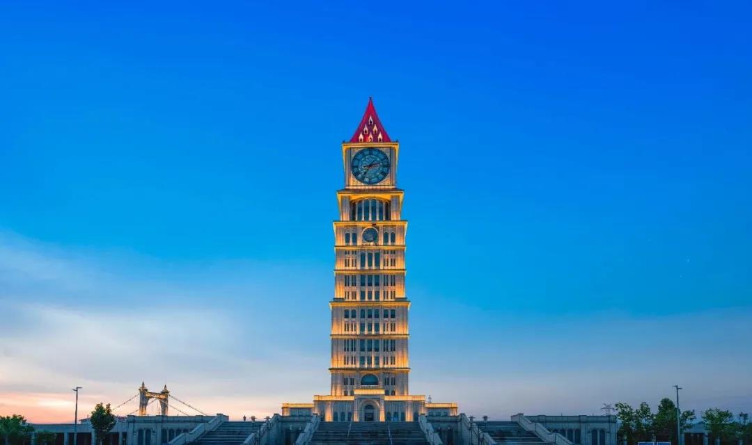 赣州和谐钟塔夜景图片