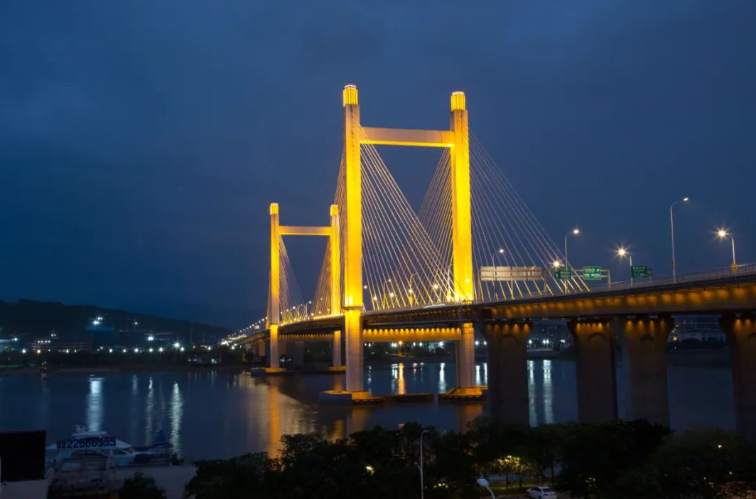 閩江上的燈光舞者鼓山大橋與魁浦大橋的夜景提升設計